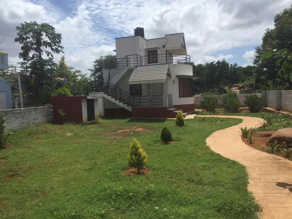 Raj Cliff Top Villa Yelagiri Exterior foto