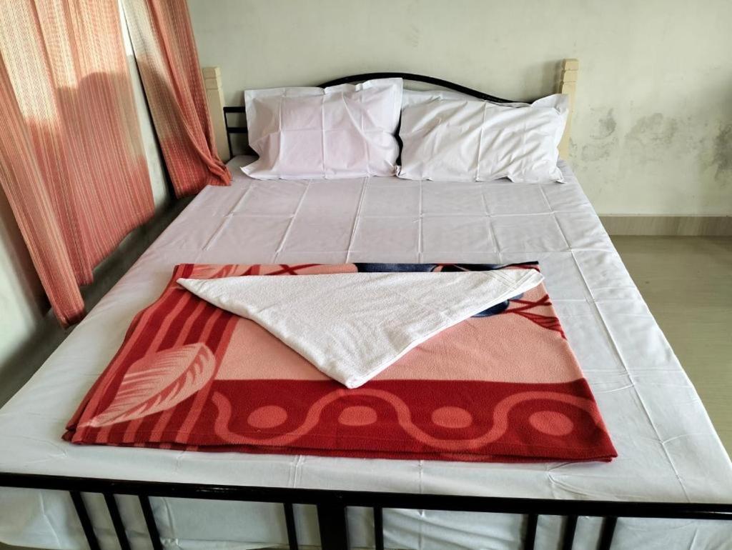 Raj Cliff Top Villa Yelagiri Exterior foto