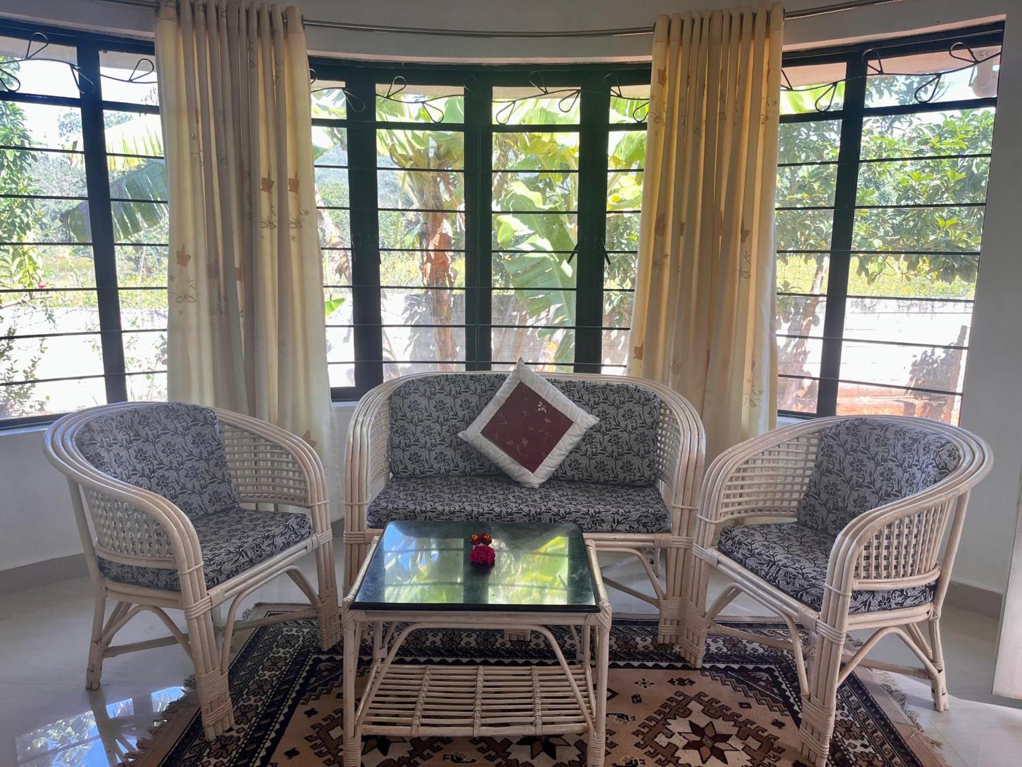 Raj Cliff Top Villa Yelagiri Exterior foto